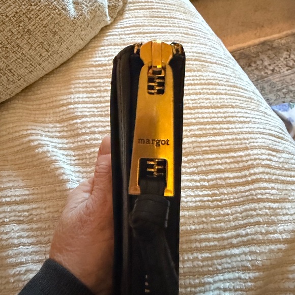 Margot NY Gabby NWOT Black Textured Leather Wristlet/Wallet 8x4.5 - Picture 12 of 12